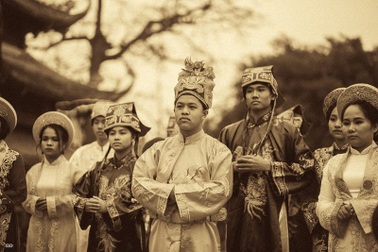 Độc đáo bộ ảnh kỷ yếu hóa thân vua chúa của học sinh chuyên Sử