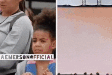 Thấy mẹ biểu diễn sexy, con gái nữ danh ca bịt mắt ngượng ngùng