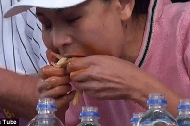 “Ngốn” 181 cánh gà trong 12 phút