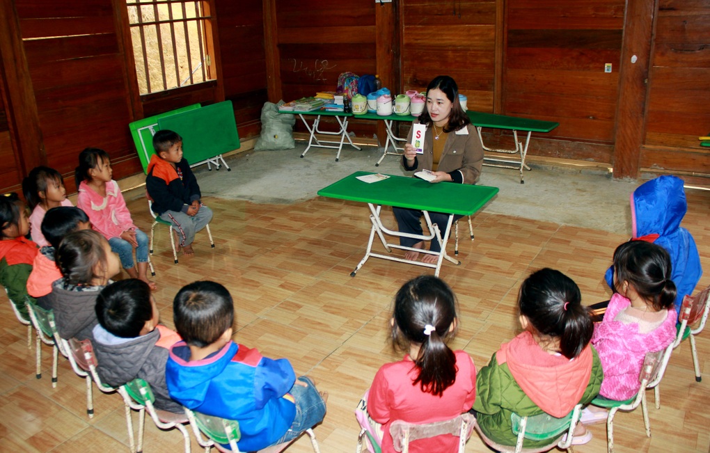 Hơn 400 giáo viên hợp đồng được chi trả lương, phụ cấp - 1