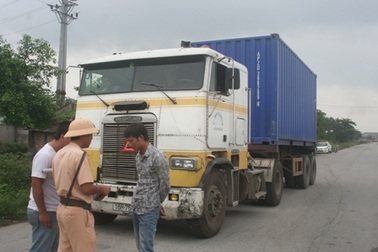 Doanh nghiệp vận tải phản ứng những “chế tài” phi thực tế