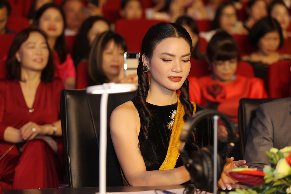 Lan Quỳnh, Minh Ngọc, Trịnh Văn Núi đoạt giải Quán quân Sao Mai 2022 - 3 Lan Quỳnh, Minh Ngọc, Trịnh Văn Núi đoạt giải Quán quân Sao Mai 2022 - 3