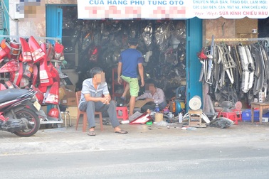 Bỏ cả chục triệu đồng để mua lại phụ tùng xe của chính mình