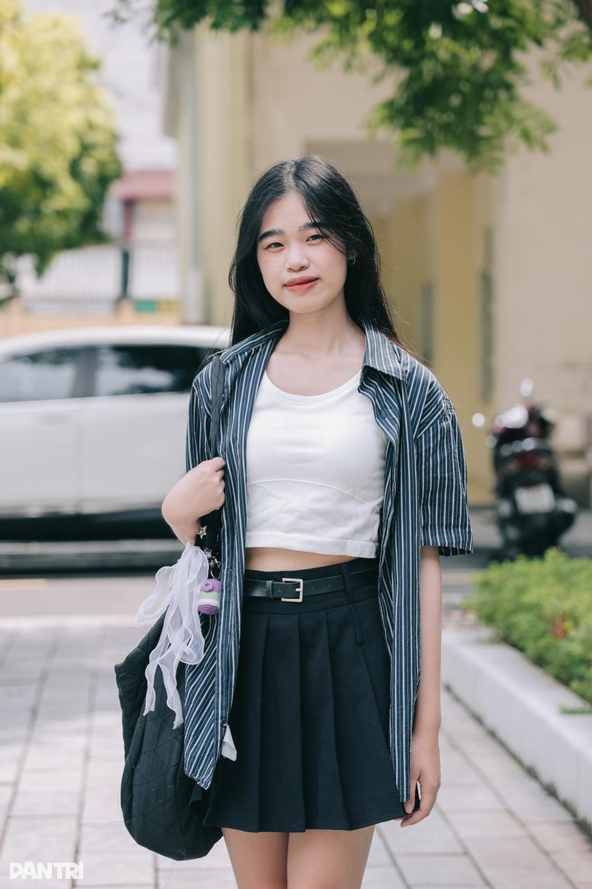 Thời trang đến trường của gen Z ở Hà Nội: Chất nhưng kín đáo, trẻ trung - 4 Thời trang đến trường của gen Z ở Hà Nội: Chất nhưng kín đáo, trẻ trung - 4
