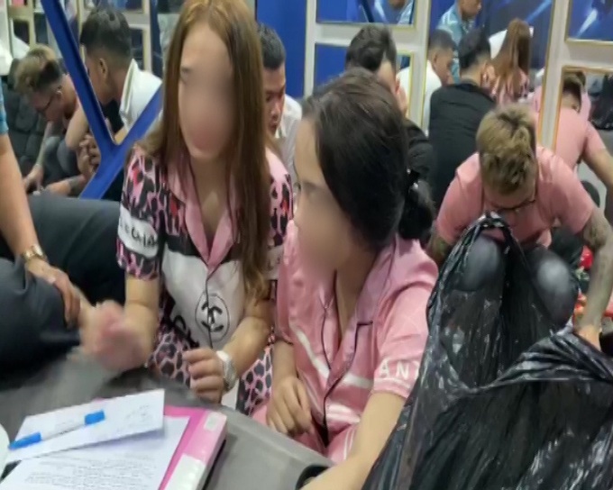 Phát hiện 17 nam, nữ sử dụng ma tuý tập thể trong nhà nghỉ tại Huế - Ảnh 2. Phát hiện 17 nam, nữ sử dụng ma tuý tập thể trong nhà nghỉ tại Huế - Ảnh 2.