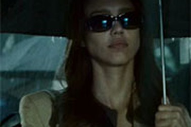 Những hình ảnh đầu tiên của Jessica Alba trong vai nghệ sĩ mù