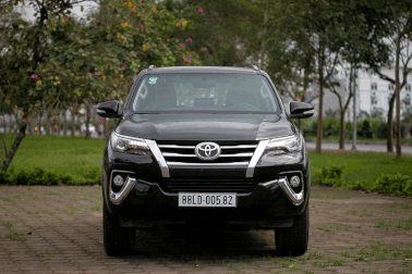 Bị "lên gối" hơn 100 triệu đồng, có nên mua Toyota Fortuner?