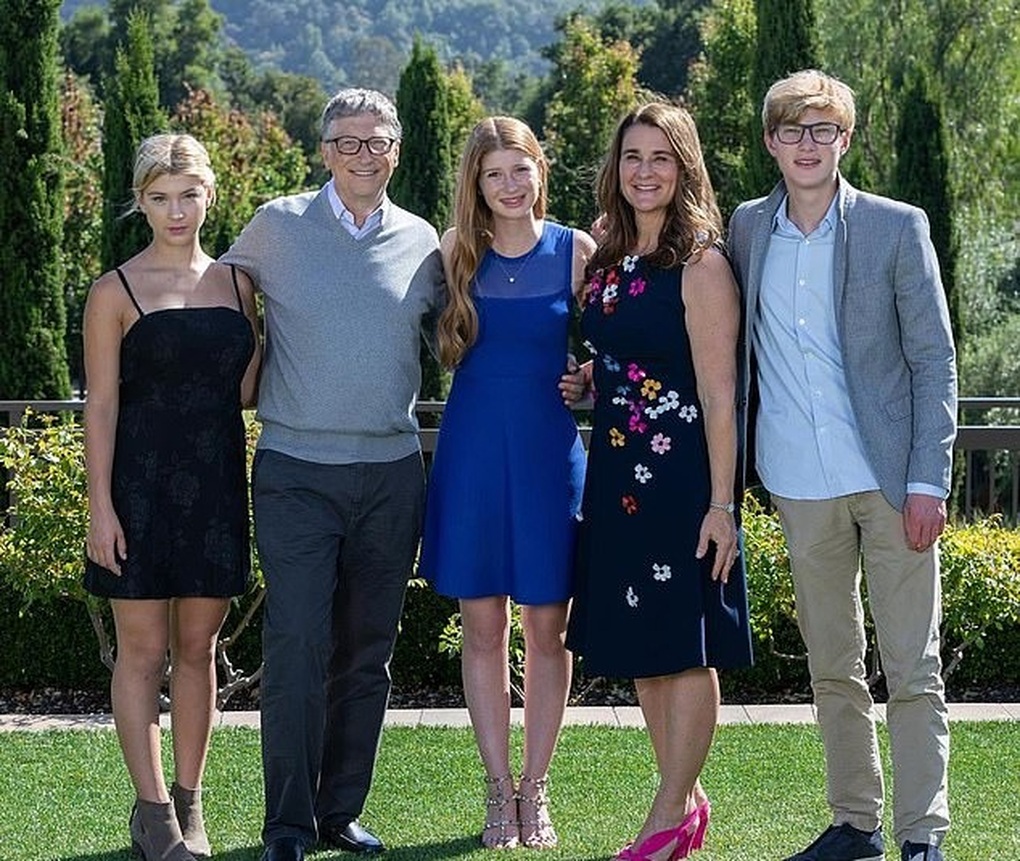 Vợ cũ của tỷ phú Bill Gates đã đính hôn? - 3 Vợ cũ của tỷ phú Bill Gates đã đính hôn? - 3