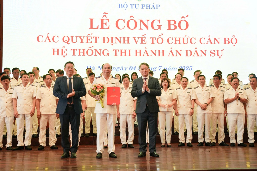 Bộ Tư pháp bổ nhiệm 3 lãnh đạo Cục Quản lý Thi hành án dân sự - 1 Bộ Tư pháp bổ nhiệm 3 lãnh đạo Cục Quản lý Thi hành án dân sự - 1