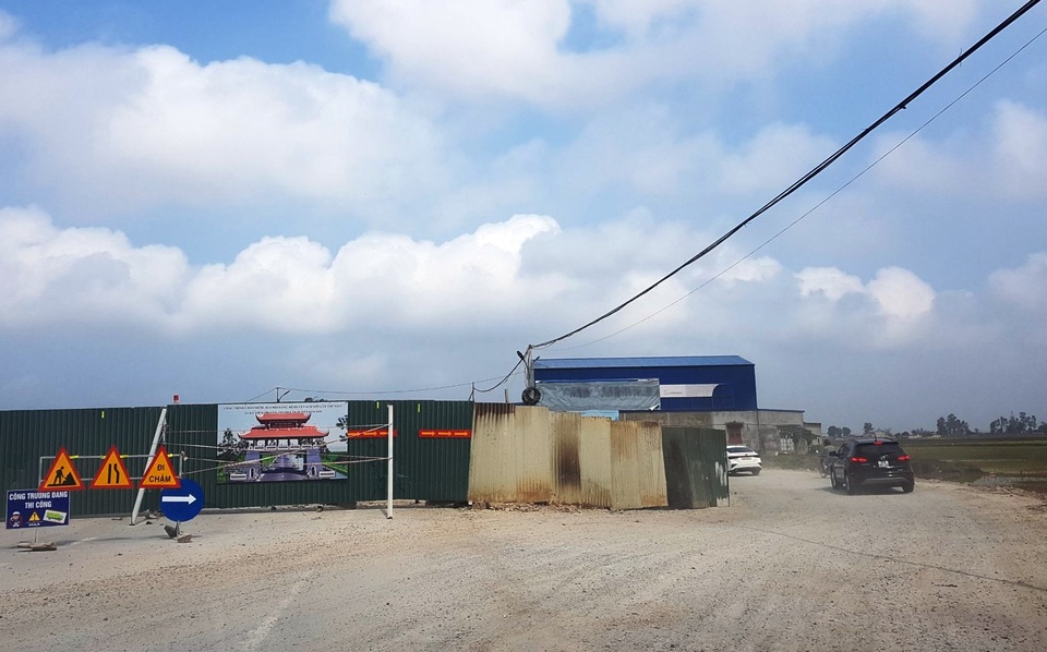 Huyện xây cổng chào 6 tỷ đồng nhưng không biết tồn tại đến bao giờ - 4 Huyện xây cổng chào 6 tỷ đồng nhưng không biết tồn tại đến bao giờ - 4