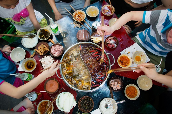 Mùa này ăn lẩu là quá đỉnh nhưng có vài điều cần kiêng kỵ khi ăn mà bạn không nên bỏ qua - Ảnh 1. Mùa này ăn lẩu là quá đỉnh nhưng có vài điều cần kiêng kỵ khi ăn mà bạn không nên bỏ qua - Ảnh 1.