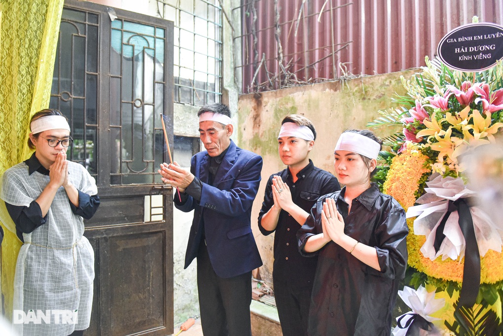 Con gái Giang Còi tiết lộ lí do làm tang lễ cho bố sau một năm qua đời - 7 Con gái Giang Còi tiết lộ lí do làm tang lễ cho bố sau một năm qua đời - 7