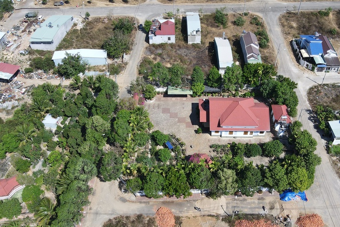 Thành phố đang ồn ào biệt thự 4 mặt tiền vướng nhiều sai phạm xây dựng - 1 Thành phố đang ồn ào biệt thự 4 mặt tiền vướng nhiều sai phạm xây dựng - 1