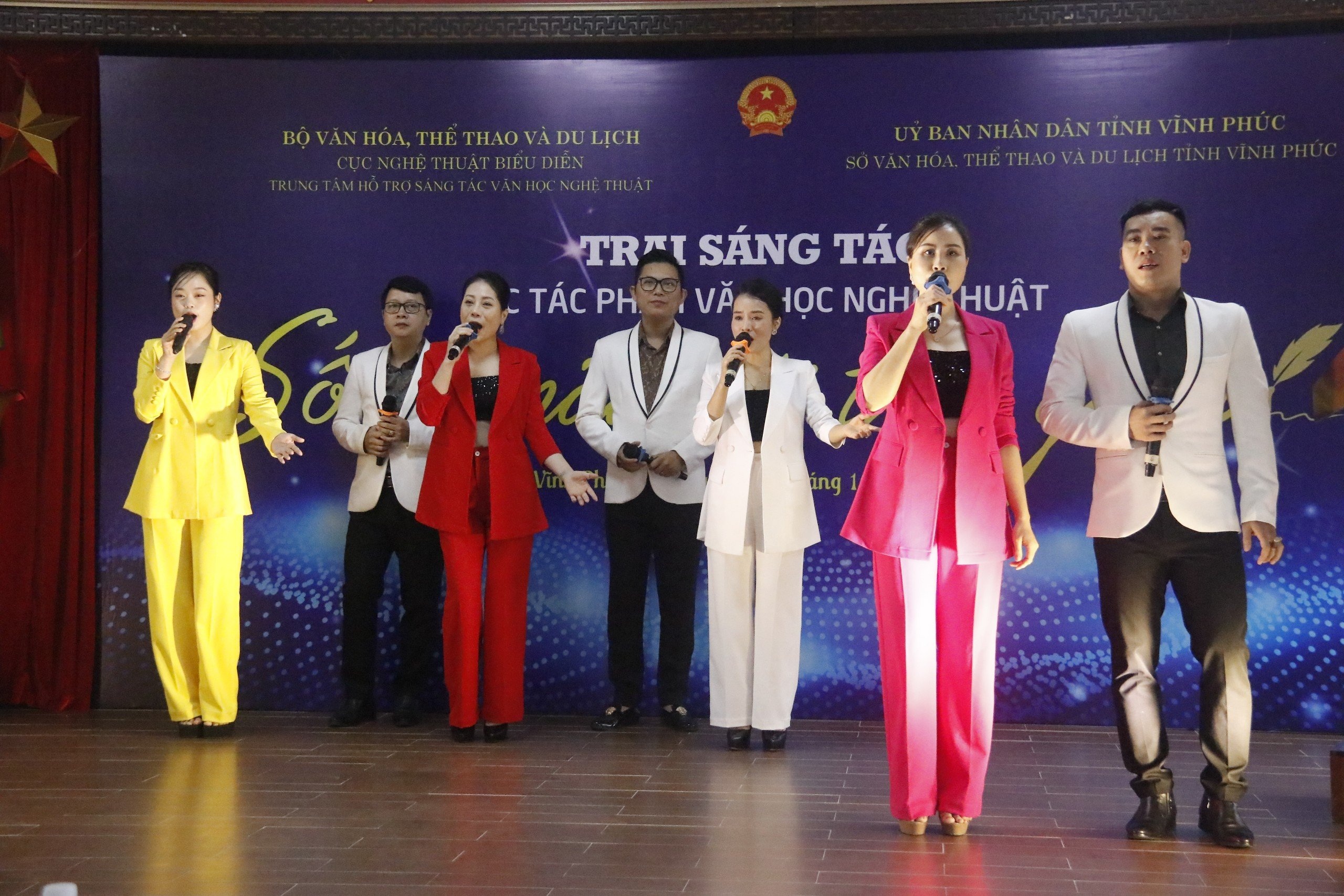 2023 Yaşayan Sonsuza Kadar Yaratıcı Kampı'na yaklaşık 50 sanatçı katılıyor - 2 Trại sáng tác Sống mãi với thời gian 2023 có gần 50 văn nghệ sĩ tham dự - 2