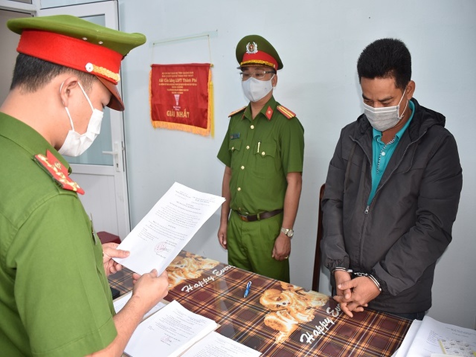 Công chứng viên mang sổ đỏ đất của bố mẹ đi lừa đảo 9 tỷ đồng - 1 Công chứng viên mang sổ đỏ đất của bố mẹ đi lừa đảo 9 tỷ đồng - 1