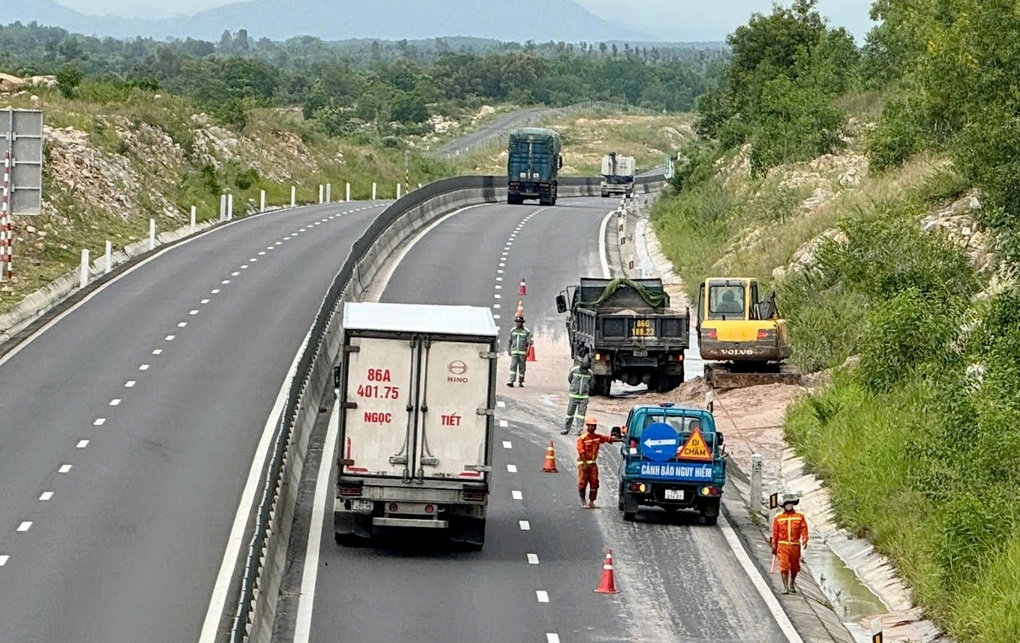 Yêu cầu rà soát toàn bộ cao tốc Vĩnh Hảo - Phan Thiết sau sự cố xói lở - 2 Yêu cầu rà soát toàn bộ cao tốc Vĩnh Hảo - Phan Thiết sau sự cố xói lở - 2