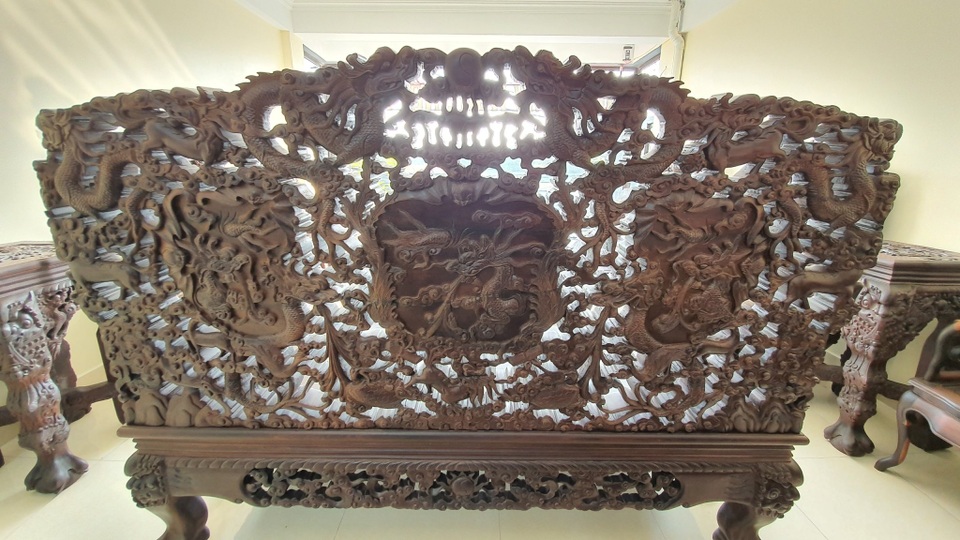 6 tỷ đồng bộ ghế tứ linh hàng hiếm, đại gia cất kho 30 năm không bán - 7 6 tỷ đồng bộ ghế tứ linh hàng hiếm, đại gia cất kho 30 năm không bán - 7