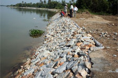 Công trình kè bạc tỷ chưa nghiệm thu đã sụt lún