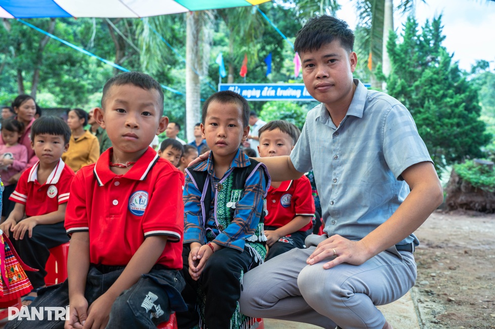 Có nụ cười, niềm tin yêu từ Huổi Quang 1: “Hôm nay con rất vui ạ!” - 4 Có nụ cười, niềm tin yêu từ Huổi Quang 1: “Hôm nay con rất vui ạ!” - 4