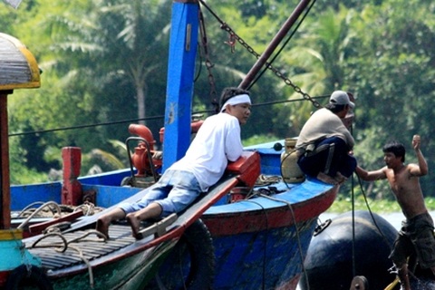Vô vọng bên xác tàu Dìn Ký