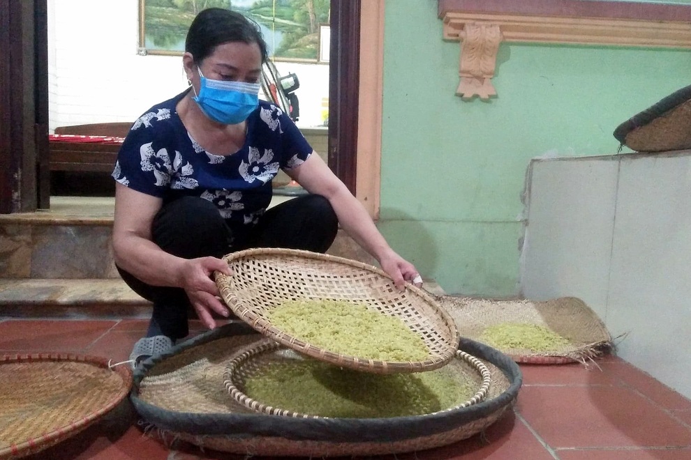 Hà Nội: Thủa bán cả tạ cốm Vòng chỉ còn là hoài niệm... - 1 Hà Nội: Thủa bán cả tạ cốm Vòng chỉ còn là hoài niệm... - 1