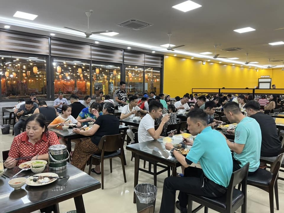 Quán cơm sạch ở Hạ Long bị chê thái độ phục vụ nhưng vẫn có khách? - 3
