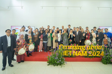 Trải nghiệm Tết Việt tại "Ngày tìm hiểu Việt Nam 2024"