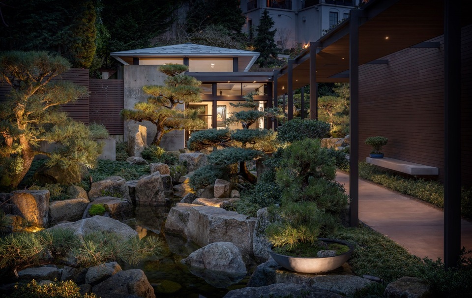 Biệt thự của vợ chồng người Mỹ gây ấn tượng với hàng trăm cây bonsai độc lạ - 8 Biệt thự của vợ chồng người Mỹ gây ấn tượng với hàng trăm cây bonsai độc lạ - 8