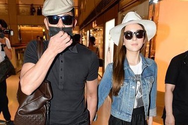 Quách Phú Thành đưa vợ trẻ đi mua quà nhân Ngày của Mẹ