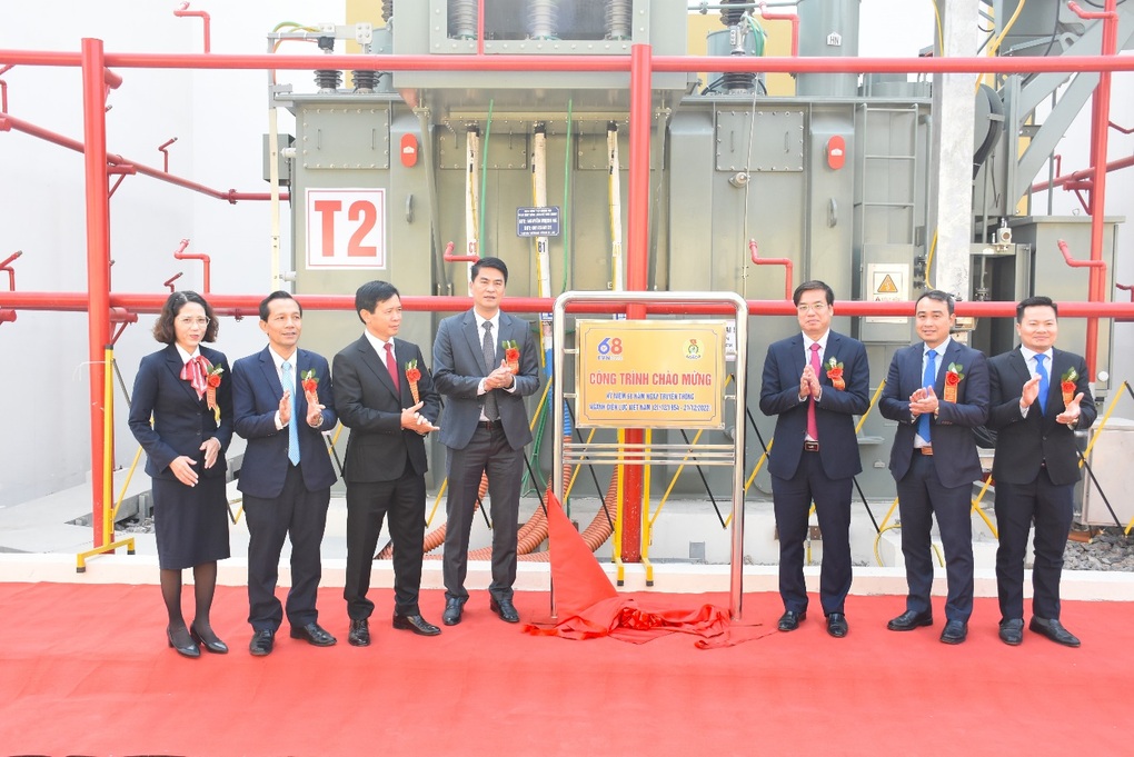 EVNHANOI gắn biển công trình trạm biến áp 110kV Trâu Quỳ - 2 EVNHANOI gắn biển công trình trạm biến áp 110kV Trâu Quỳ - 2
