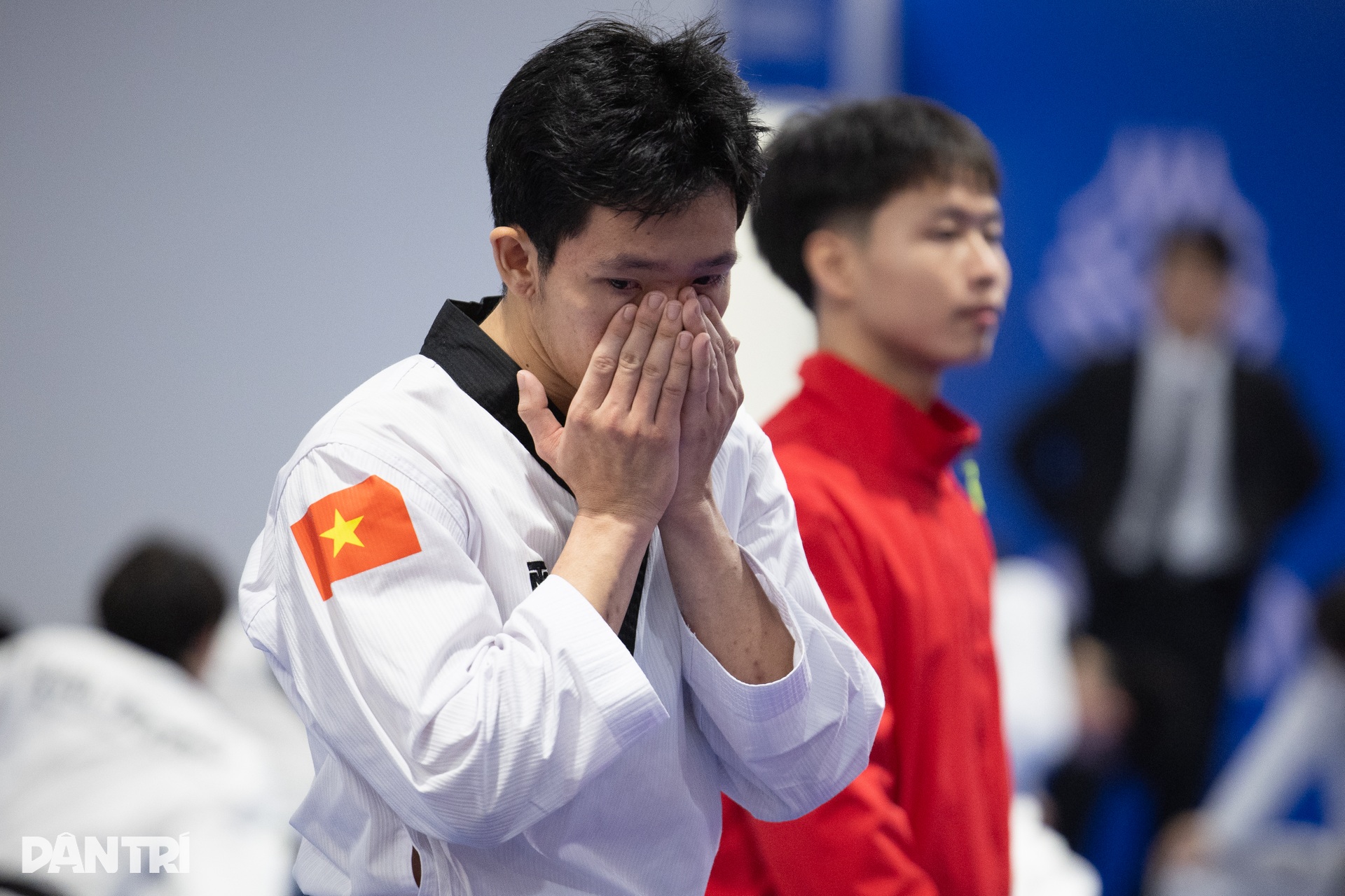 VĐV Taekwondo thất thần khi để hụt mất tấm HCV đầu tiên tại SEA Games 33 - 1