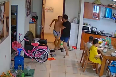 Góc nhìn pháp lý từ vụ cầm dao đâm hàng xóm chung cư