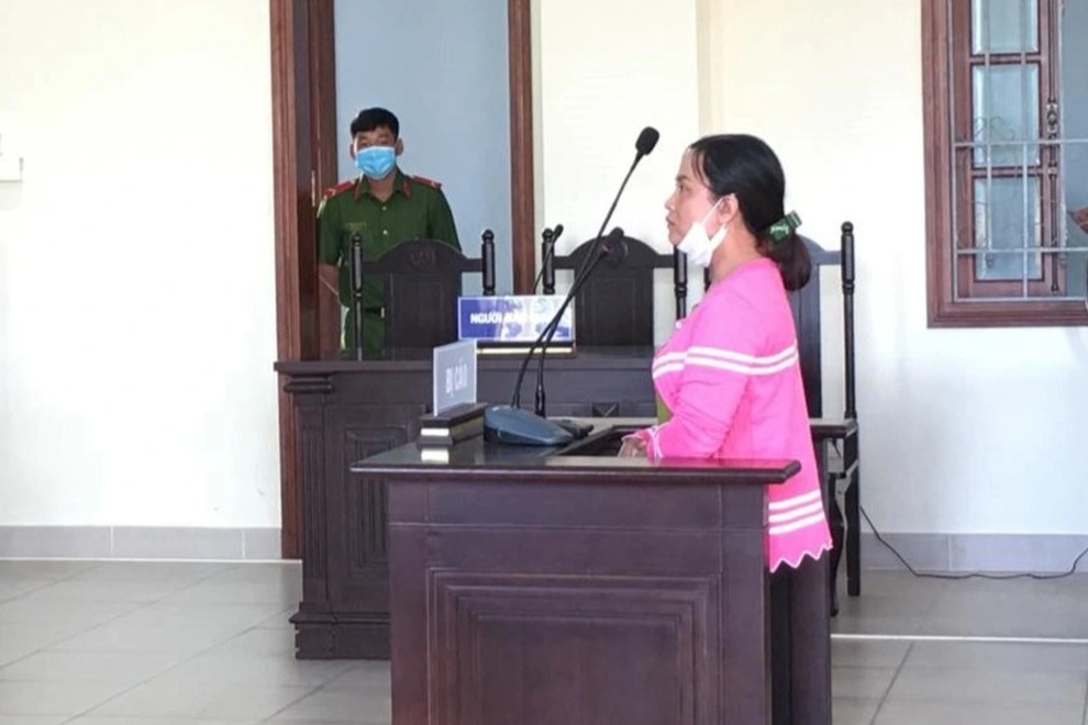 Hai người phụ nữ giành nhau chỗ bán vé số, một người lĩnh án - 1 Hai người phụ nữ giành nhau chỗ bán vé số, một người lĩnh án - 1