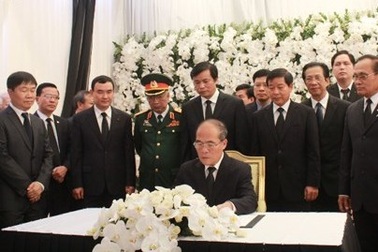 Chủ tịch Quốc hội viếng Chủ tịch Thượng viện Campuchia