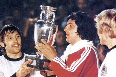 Lịch sử Euro 1976: Dấu ấn của huyền thoại Panenka