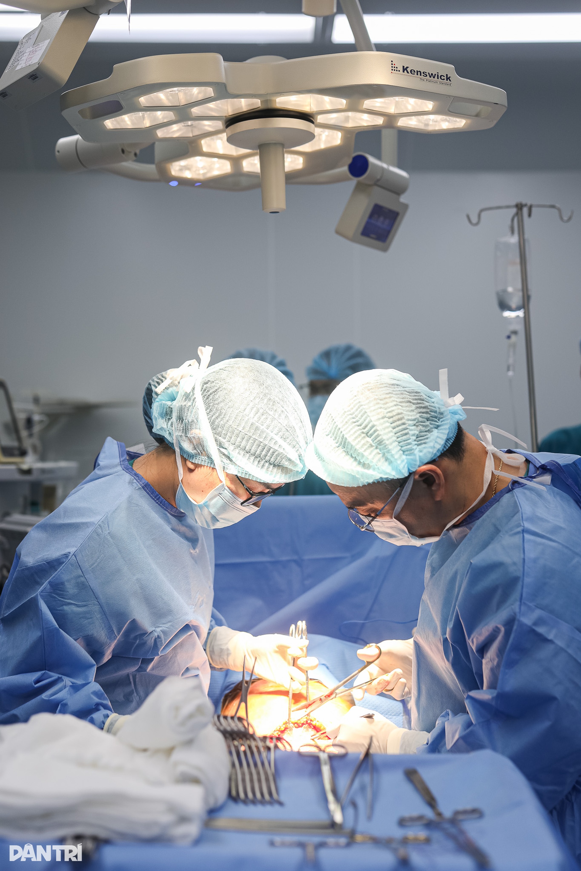 Hành trình chạy ghe đi sinh lúc 2h sáng và ca mổ cứu mẹ con tại Cần Giờ - 9 Hành trình chạy ghe đi sinh lúc 2h sáng và ca mổ cứu mẹ con tại Cần Giờ - 9