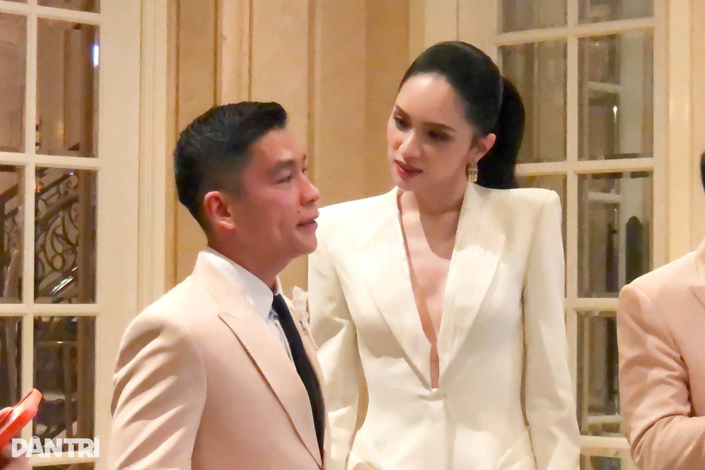 Thanh Hằng và chồng nhạc trưởng xuất hiện sau tiệc cưới xa hoa gây chú ý - 4