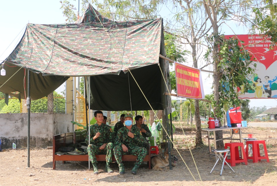 Biên phòng An Giang ngăn chặn gần 400 người nhập cảnh trái phép - 3 Biên phòng An Giang ngăn chặn gần 400 người nhập cảnh trái phép - 3