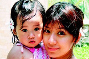 Giả Tịnh Văn "khoe" con gái