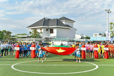 Gần 300 vận động viên tham gia Giải bóng đá Báo chí miền Trung lần thứ VIII