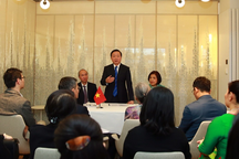 Phó Thủ tướng Trần Hồng Hà gặp gỡ Cộng đồng người Việt tại Thụy Sĩ