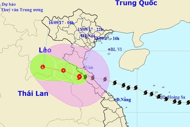 Bão số 10 di chuyển sang Lào, miền Trung tiếp tục mưa lớn