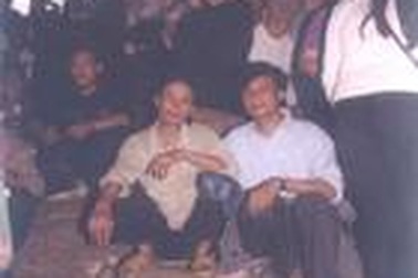 Gánh rác ở chùa Hương