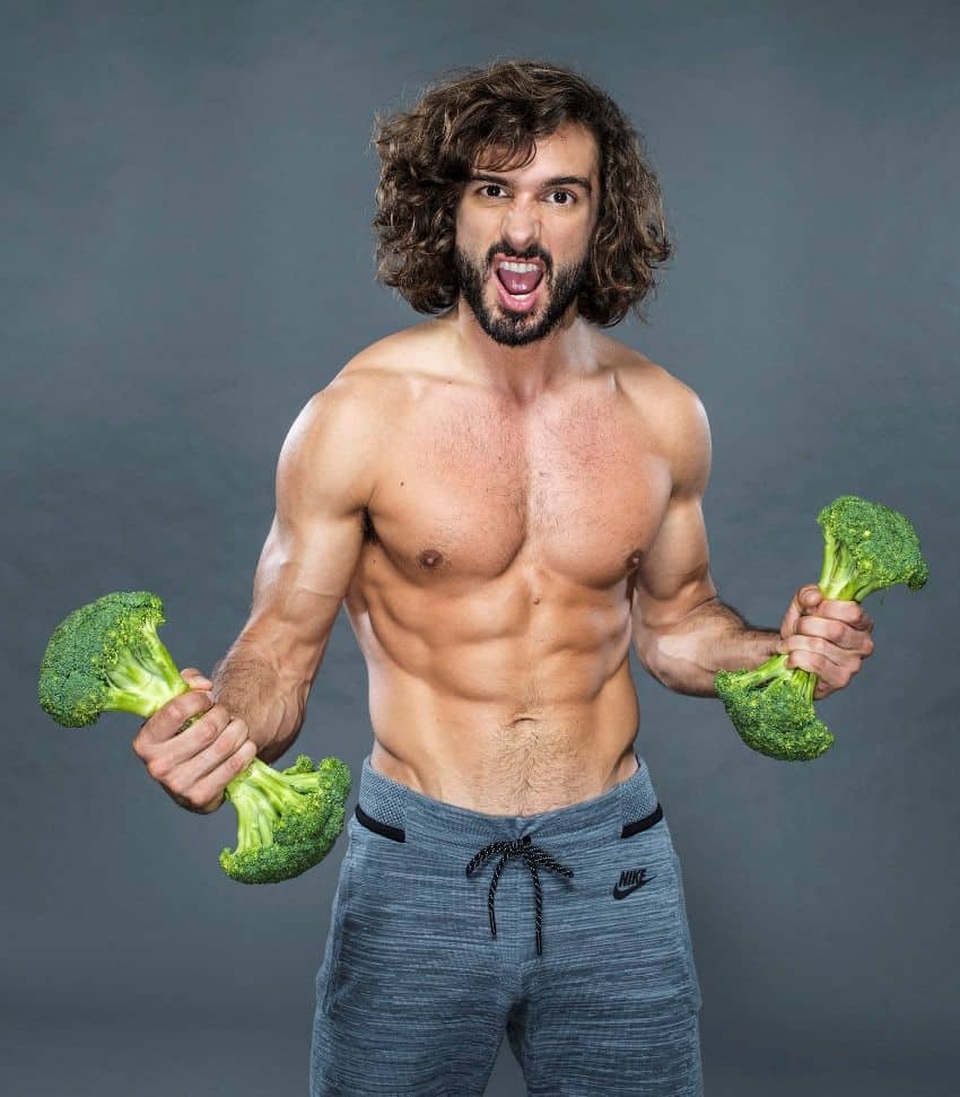 Joe Wicks gây sốc khi nằm trong bồn nước đá - 4 Joe Wicks gây sốc khi nằm trong bồn nước đá - 4
