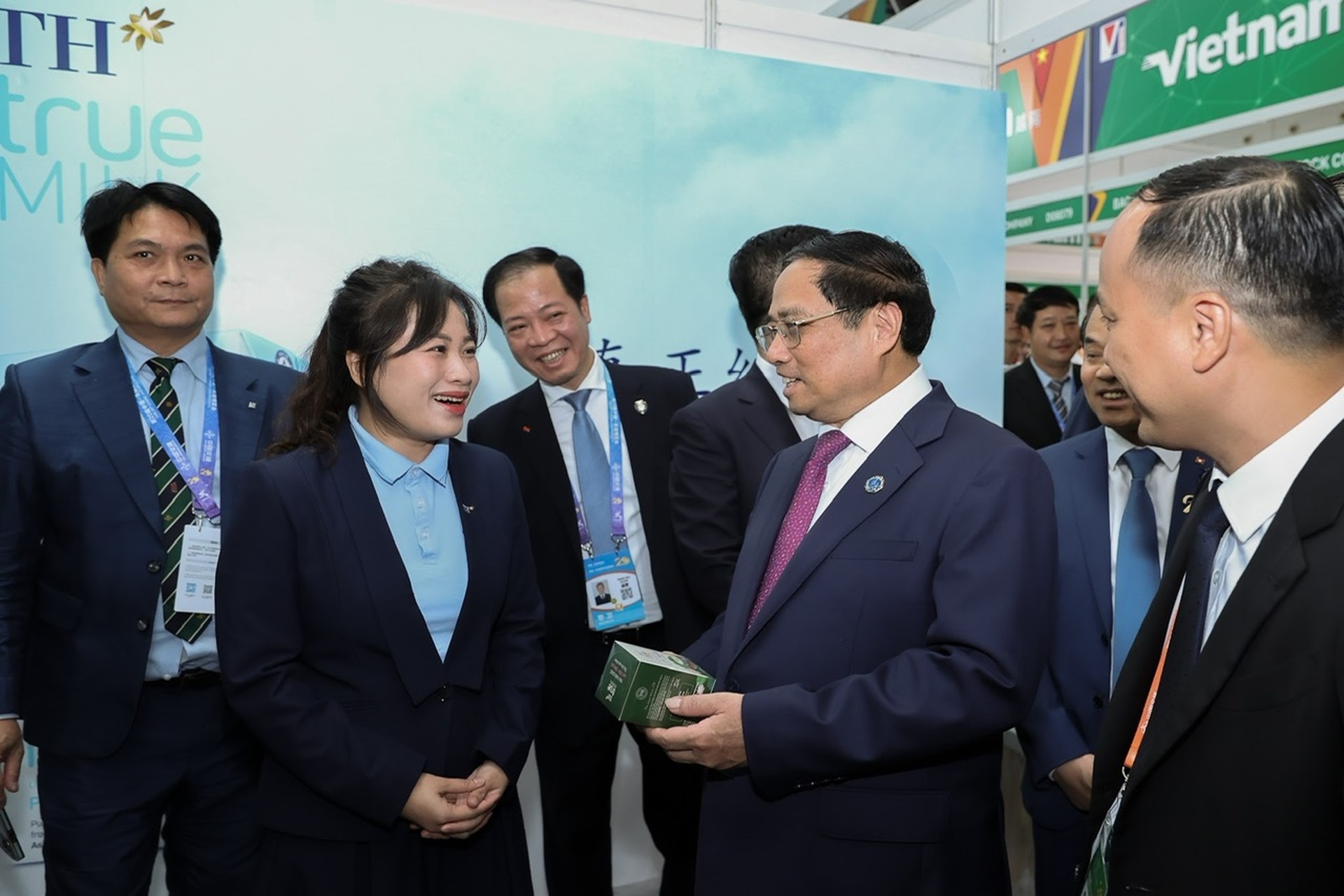 Doanh nghiệp Việt - Trung tha thiết mời Thủ tướng ghé thăm gian hàng - 6 Doanh nghiệp Việt - Trung tha thiết mời Thủ tướng ghé thăm gian hàng - 6