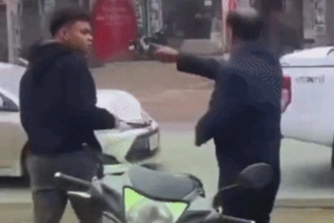 Khởi tố cán bộ trung tâm quỹ đất đánh người sau va chạm giao thông ở Hà Nội