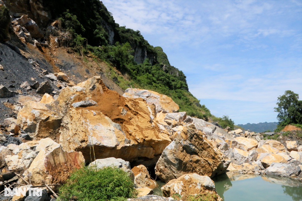 Sạt lở hàng nghìn khối đá ở Ninh Bình, người dân nơm nớp lo sợ - 2