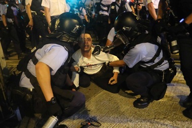 Hong Kong đối mặt biển người phản đối dự luật dẫn độ