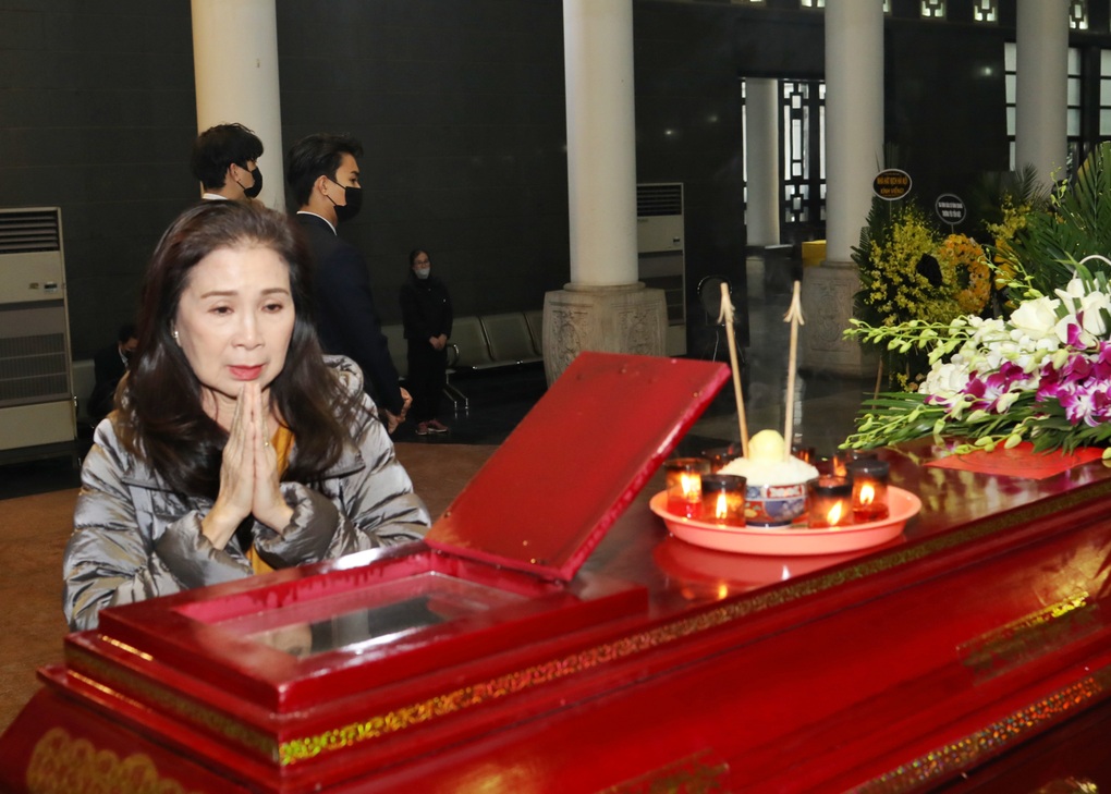 Đồng nghiệp, người thân xúc động tiễn biệt NSND Doãn Hoàng Giang - 9 Đồng nghiệp, người thân xúc động tiễn biệt NSND Doãn Hoàng Giang - 9