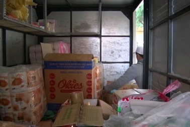 Lực lượng chức năng bắt hàng Trung Quốc đội lốt hàng thật